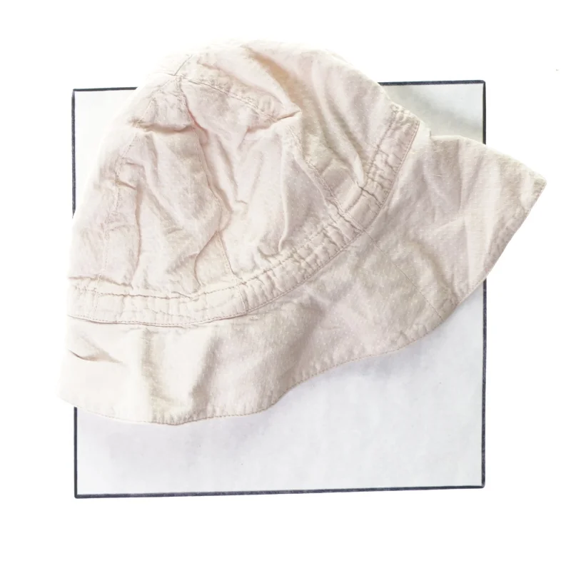 Solhat bøllehat fra Wheat (str. 48)