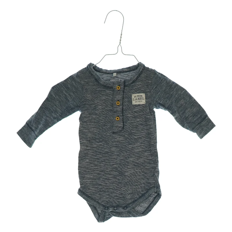 Langærmet bodystocking fra Name It (Str 62 cm)