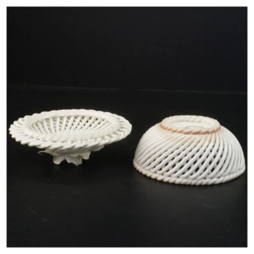 Flettet porcelænskurv med rosenmotiv