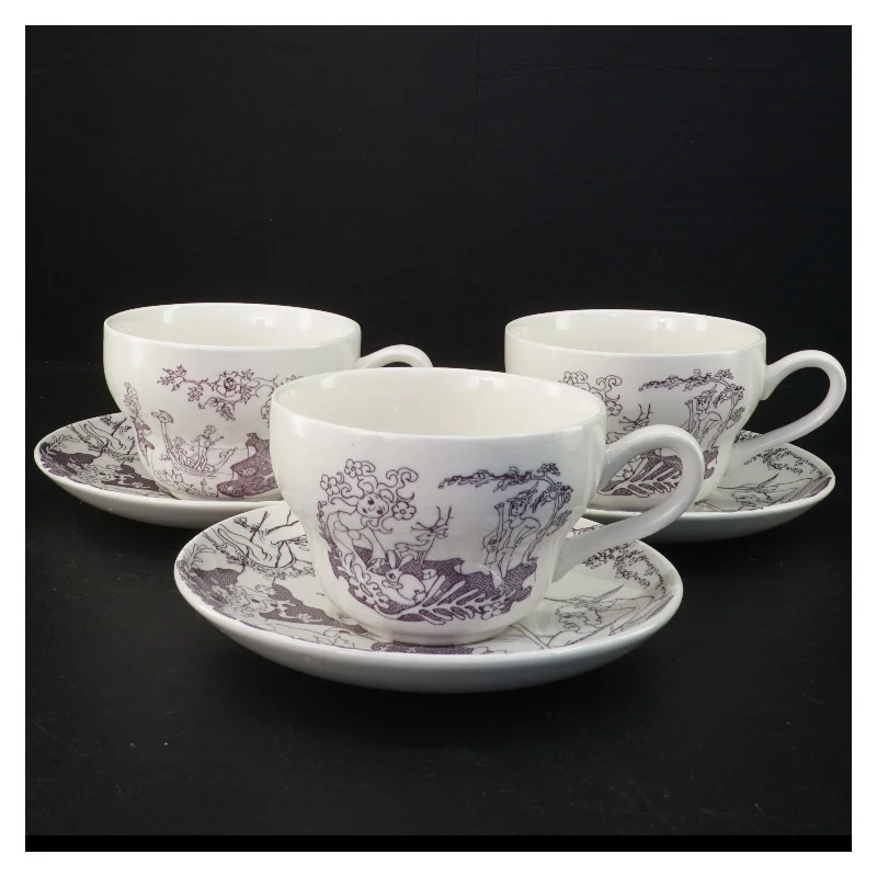 Porcelænskopper og -tallerkener med dekoration fra Irma (str. Underkop 17,5 x 2 cm kop 15 x 11,5 x 7,5 cm)