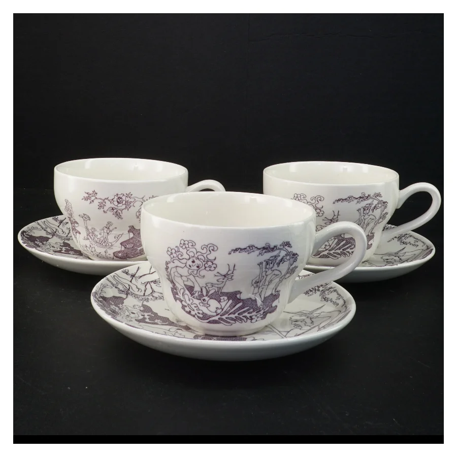 Porcelænskopper og -tallerkener med dekoration fra Irma (str. Underkop 17,5 x 2 cm kop 15 x 11,5 x 7,5 cm)