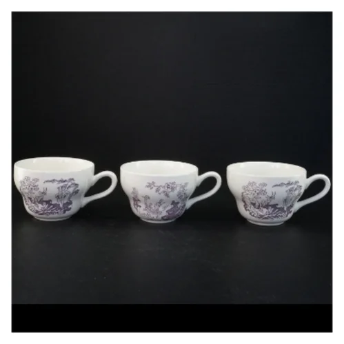 Porcelænskopper og -tallerkener med dekoration fra Irma (str. Underkop 17,5 x 2 cm kop 15 x 11,5 x 7,5 cm)