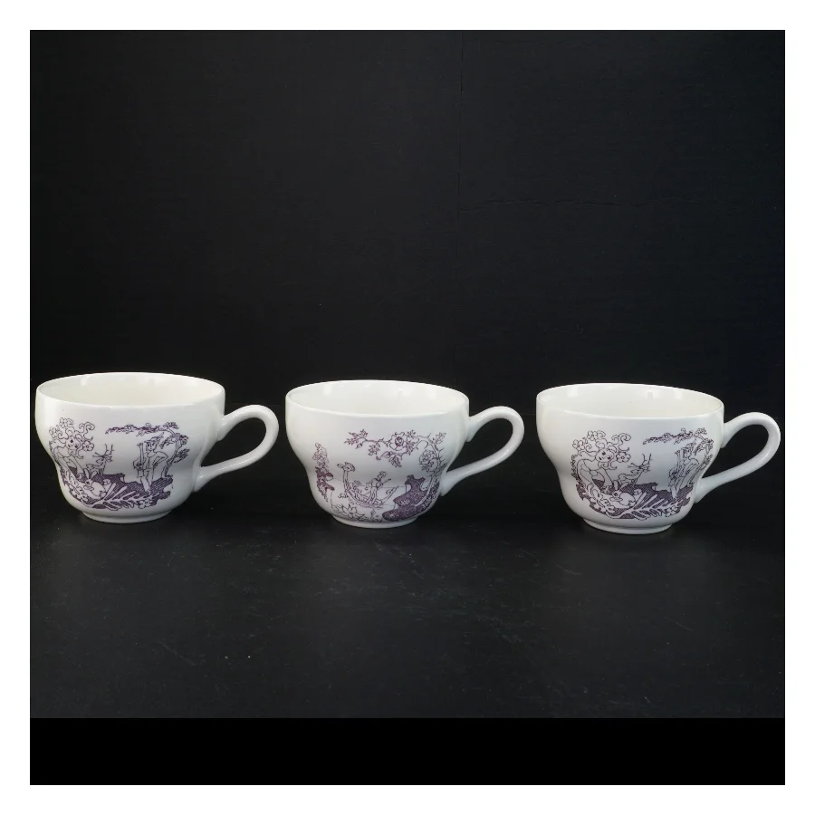 Porcelænskopper og -tallerkener med dekoration fra Irma (str. Underkop 17,5 x 2 cm kop 15 x 11,5 x 7,5 cm)