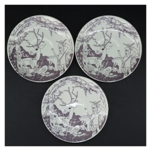 Porcelænskopper og -tallerkener med dekoration fra Irma (str. Underkop 17,5 x 2 cm kop 15 x 11,5 x 7,5 cm)