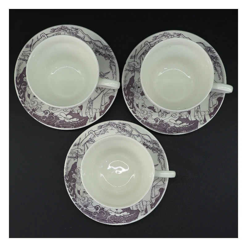 Porcelænskopper og -tallerkener med dekoration fra Irma (str. Underkop 17,5 x 2 cm kop 15 x 11,5 x 7,5 cm)