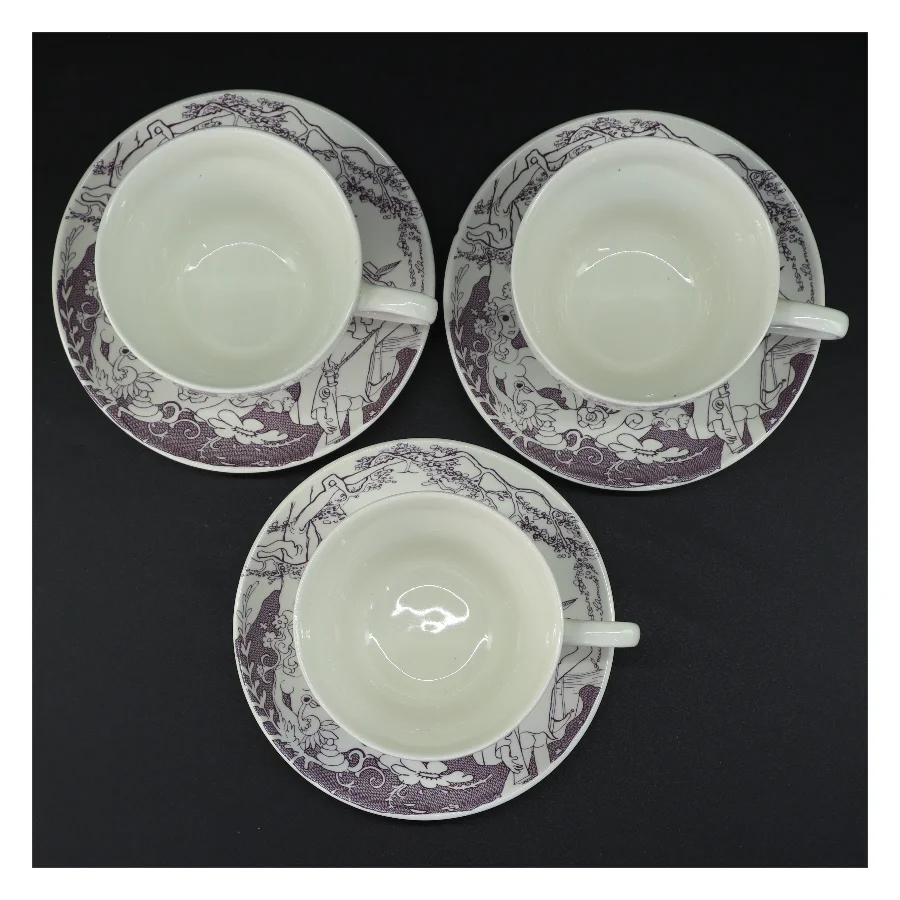 Porcelænskopper og -tallerkener med dekoration fra Irma (str. Underkop 17,5 x 2 cm kop 15 x 11,5 x 7,5 cm)