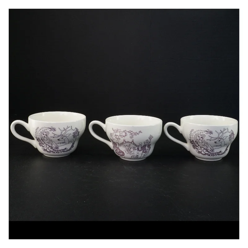 Porcelænskopper og -tallerkener med dekoration fra Irma (str. Underkop 17,5 x 2 cm kop 15 x 11,5 x 7,5 cm)