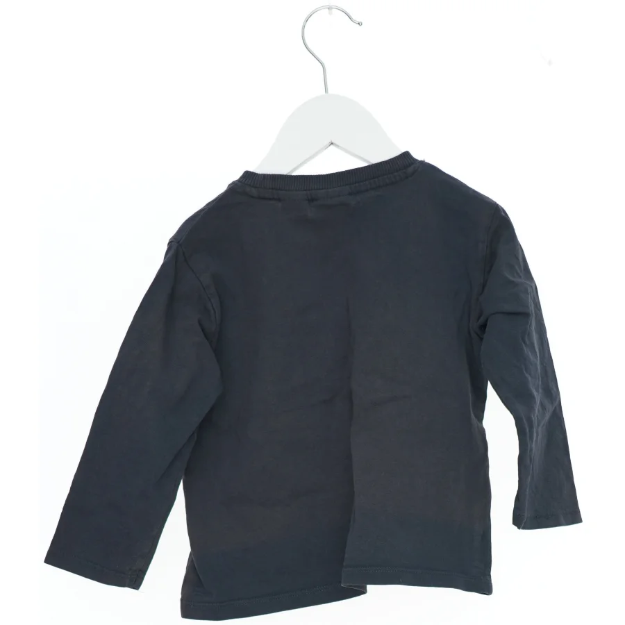 Langærmet mørkeblå trøje med brystlomme til børn fra Zara (str. 92)