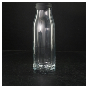 Glasflaske med låg fra Menu (str. 28x9 cm)