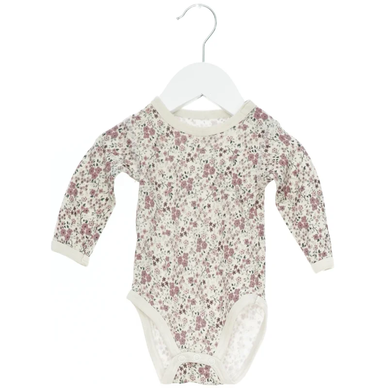 Langærmet bodystocking med blomsterprint fra Hust & Claire (str. 62)
