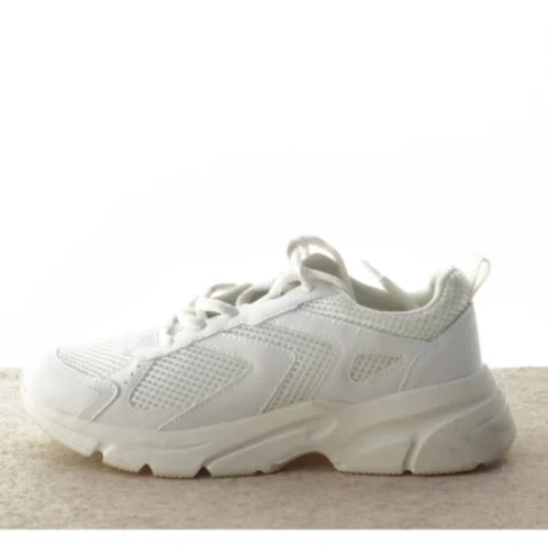 Sneakers fra H&M (str. 36)