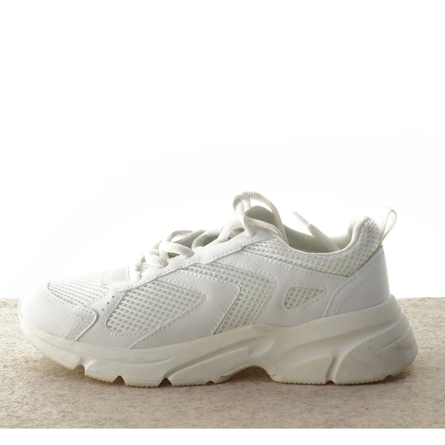 Sneakers fra H&M (str. 36)