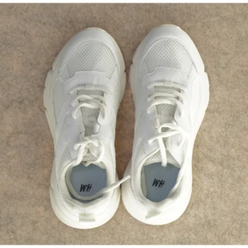 Sneakers fra H&M (str. 36)