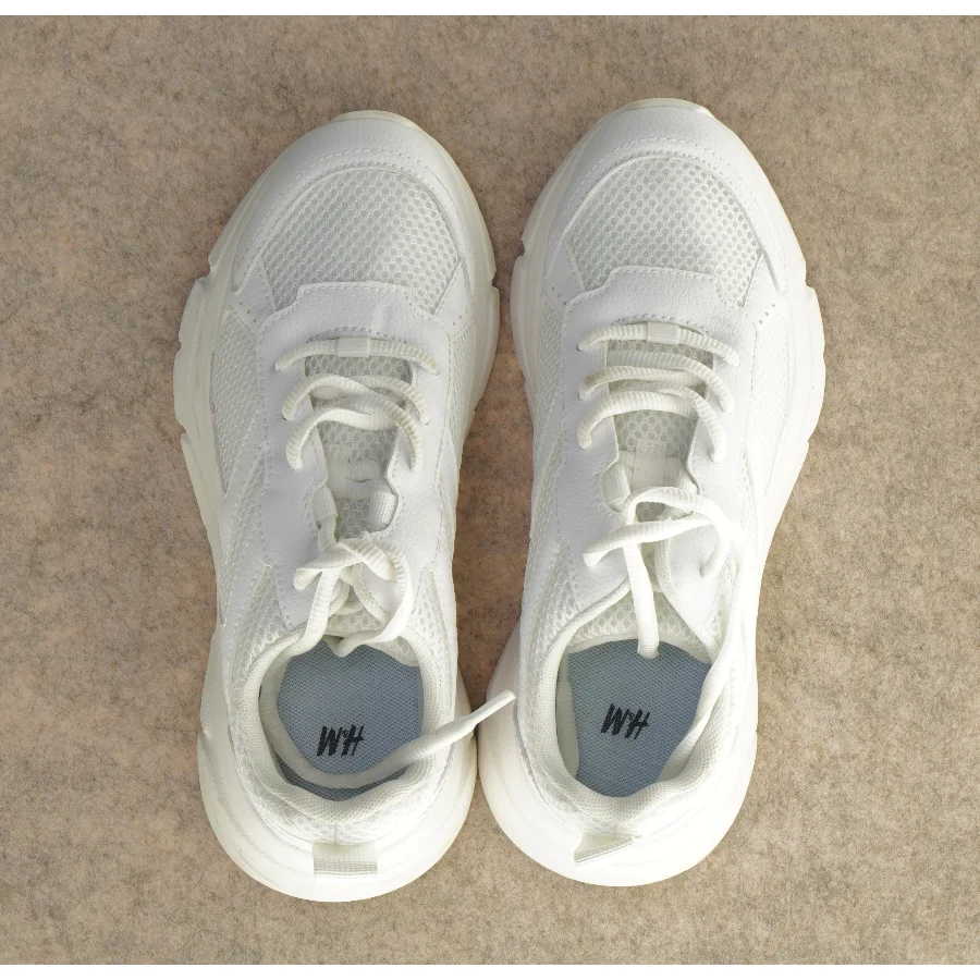 Sneakers fra H&M (str. 36)