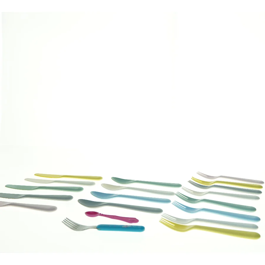 Pastelfarvede plastbestik fra ikea(str. 16 x 3 cm)