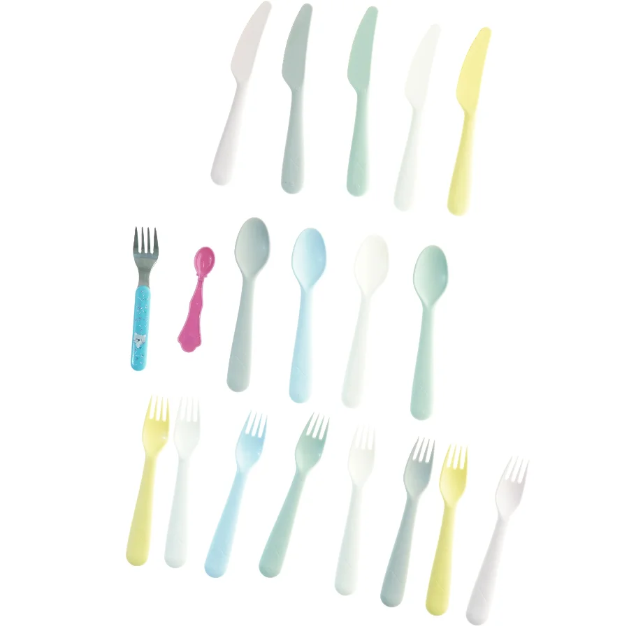 Pastelfarvede plastbestik fra ikea(str. 16 x 3 cm)