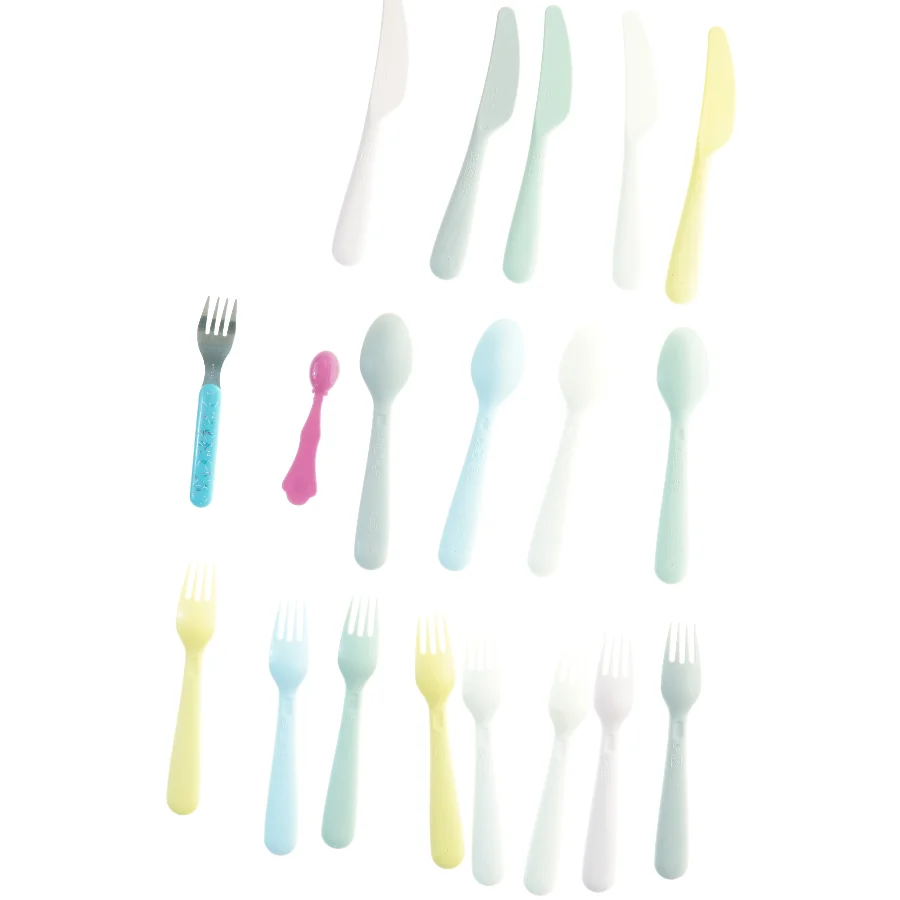 Pastelfarvede plastbestik fra ikea(str. 16 x 3 cm)