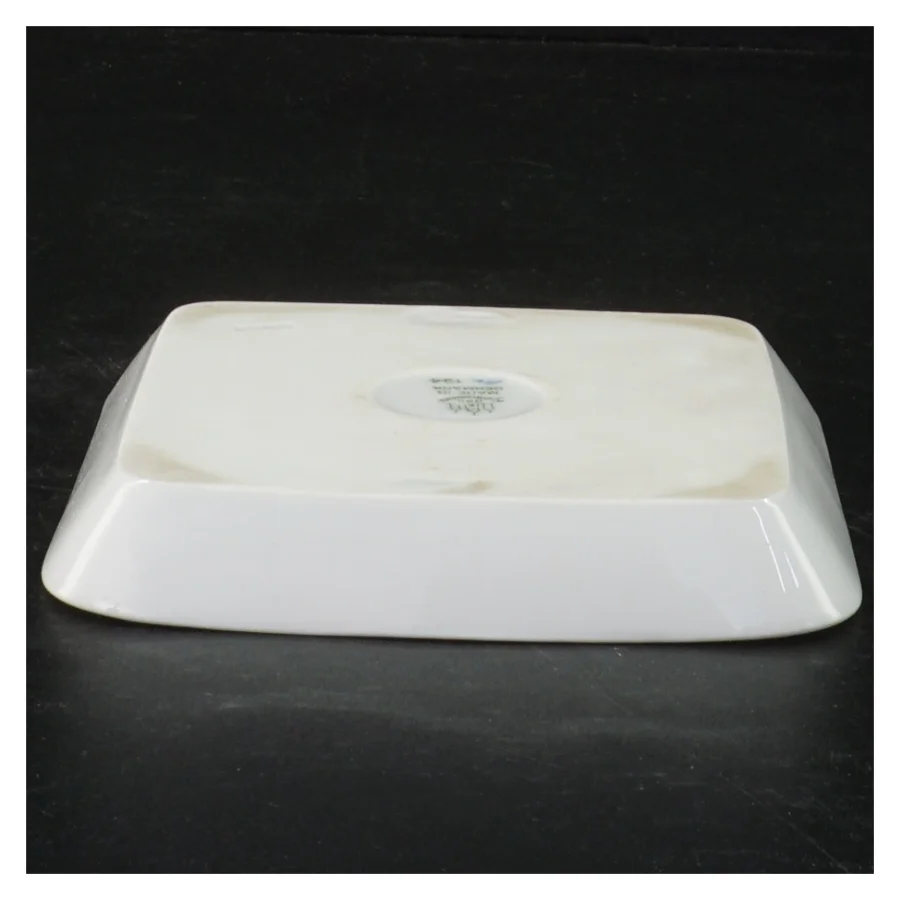 Hvidt porcelænsfad med blå blomstermotiv fra B&G (str. 12,5 x 12,5 x 2 cm)