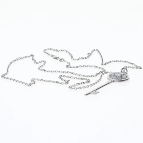 Sølvfarvet nøgle halskæde (str. Ø 21 cm)