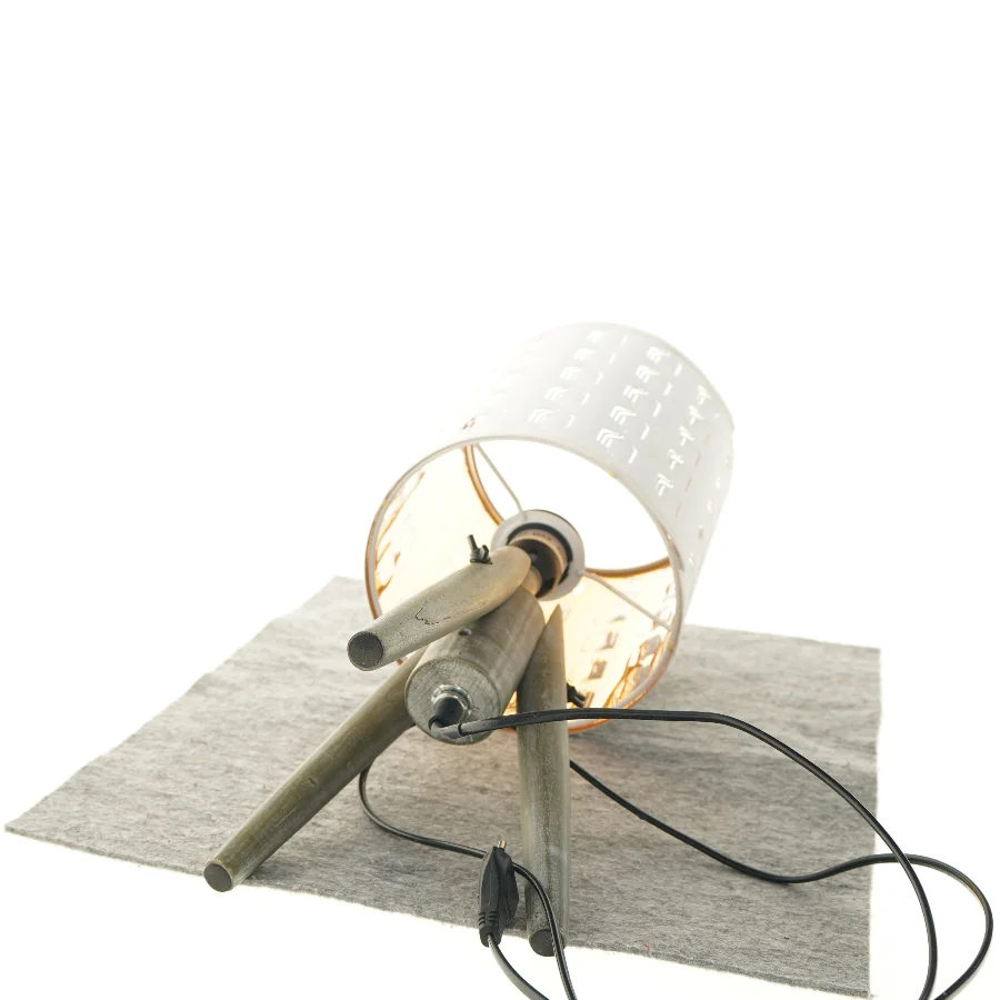 Bordlampe med mønstret skærm (str. 52x20 cm)