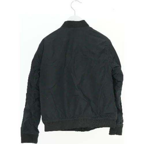 Bomberjakke fra H&M (str. 128)