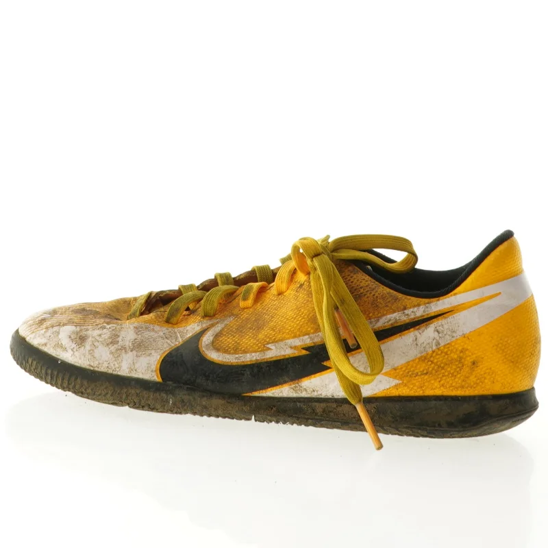Brugte fodboldstøvler fra Nike (str. 34)