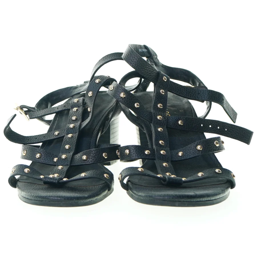 Sandaler fra New Look (str. 37)