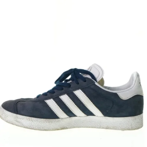 Sko fra Adidas (str. 36 2 streg 3)