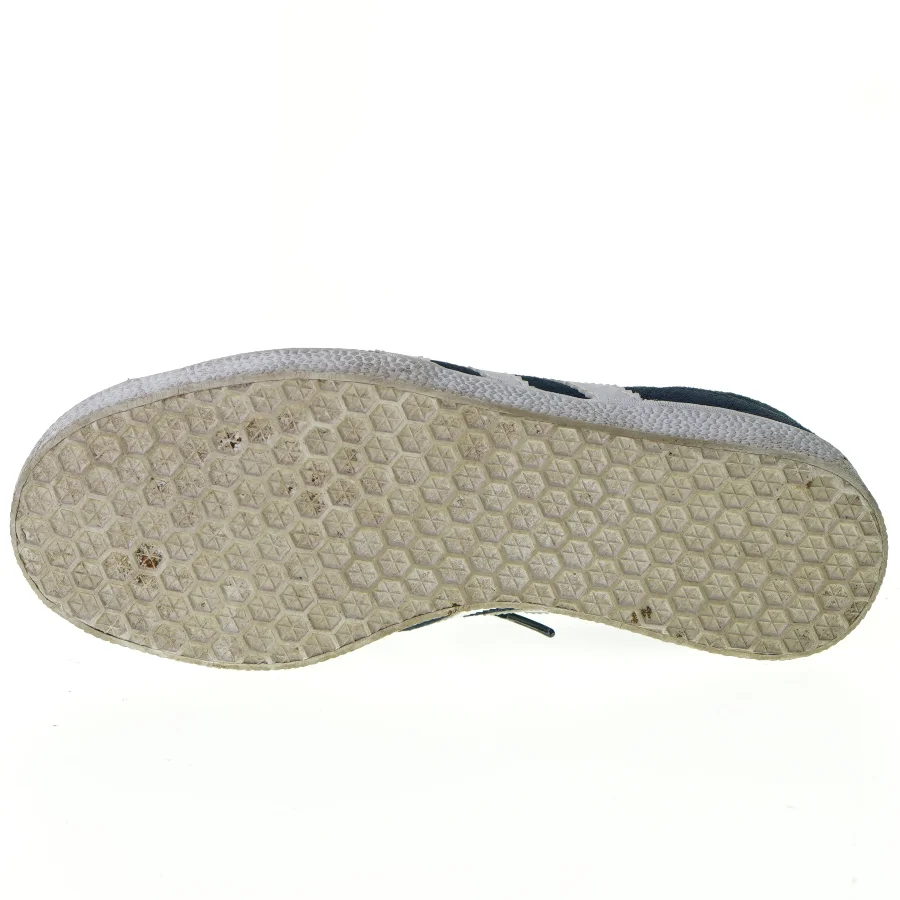 Sko fra Adidas (str. 36 2 streg 3)