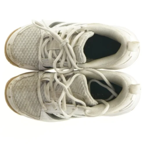 Tennis sko fra Adidas (str. 32)