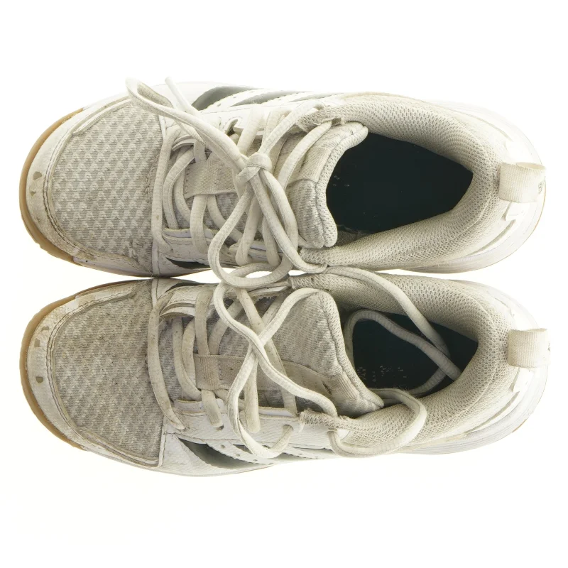 Tennis sko fra Adidas (str. 32)