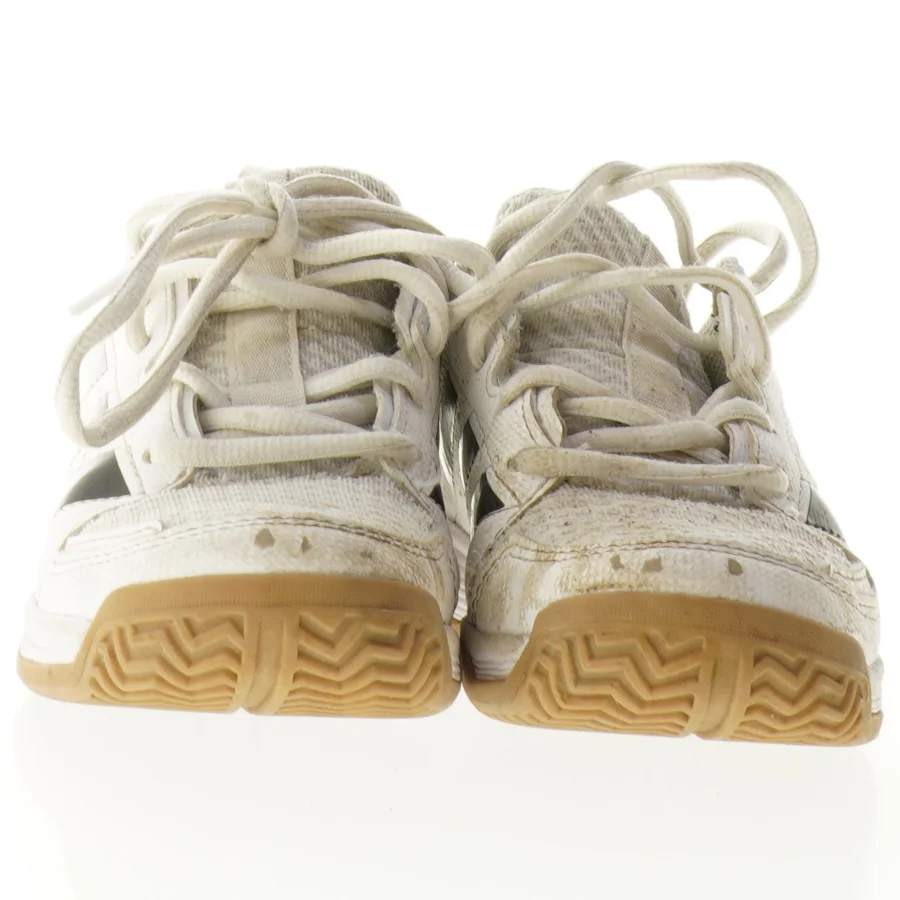 Tennis sko fra Adidas (str. 32)