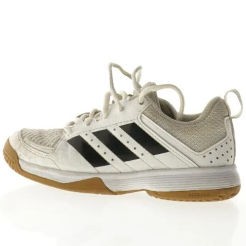 Tennis sko fra Adidas (str. 32)