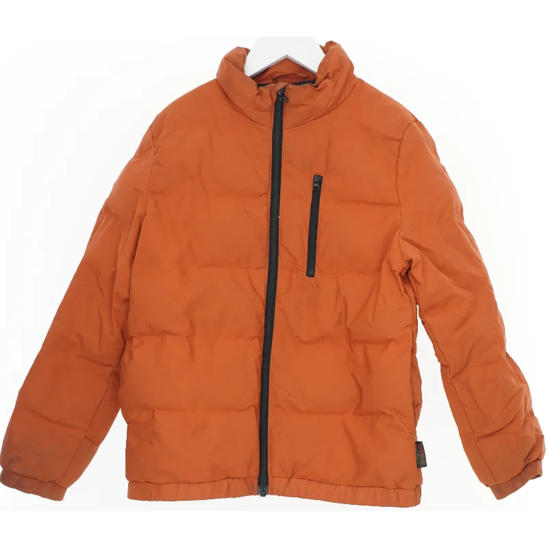 Orange vinterjakke med lynlås fra H&M (str. 134)