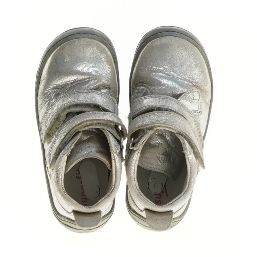 Sølvfarvede børnesko med velcro fra Superfit (str. 23 )
