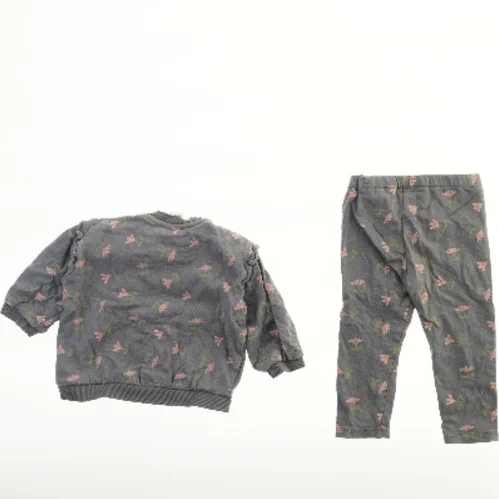 Børnesæt med blomstermønster fra H&M (str. 86)