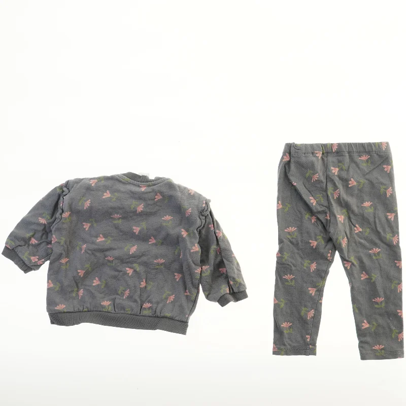 Børnesæt med blomstermønster fra H&M (str. 86)