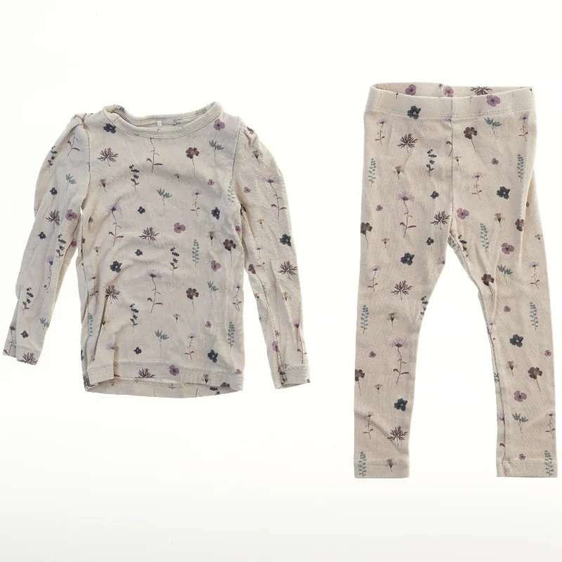 Børnebluse og leggings med blomsterprint fra Name It (str. 92)
