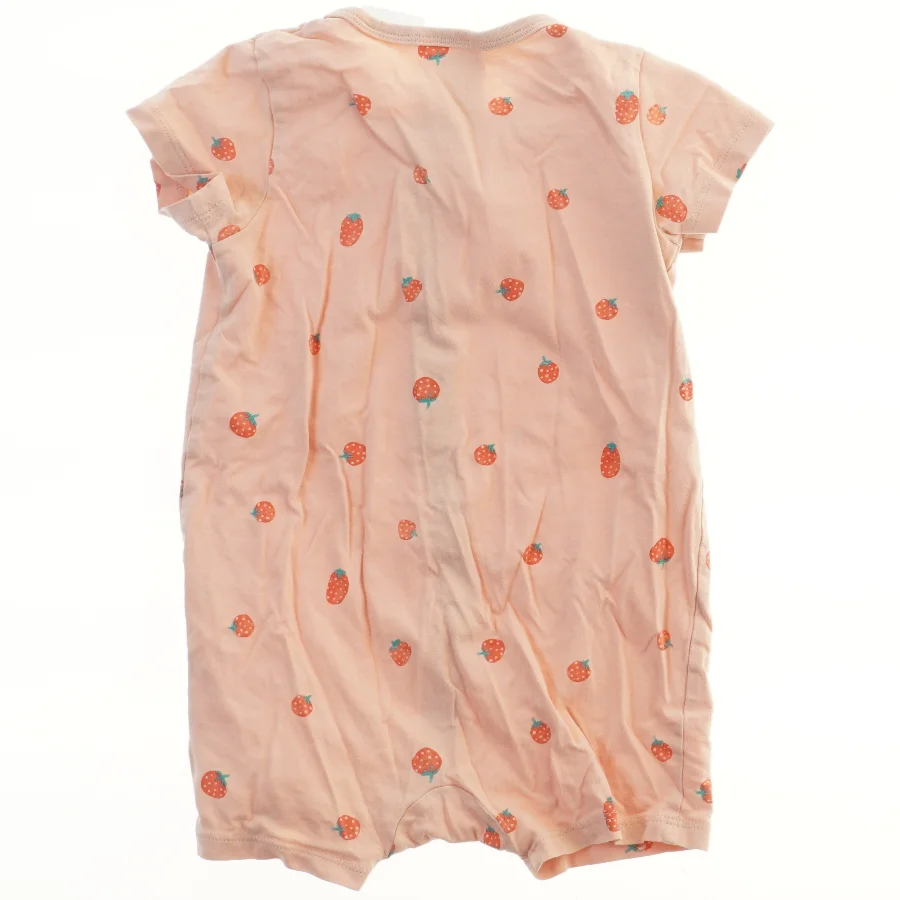 Heldragt med jordbærmønster fra H&M (str. 80)