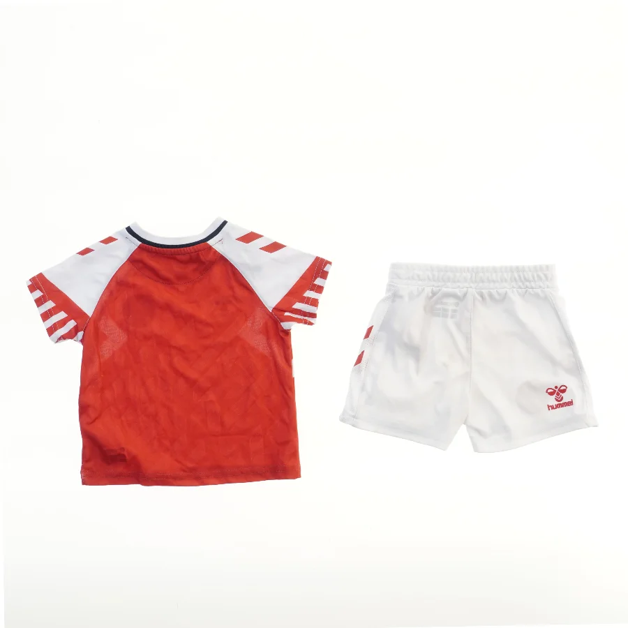 Fodboldspillersæt til børn fra Hummel (str. 80)