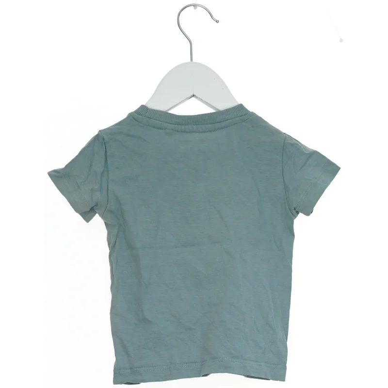 Børne T-shirt med hundemotiv fra Next (str. 74)