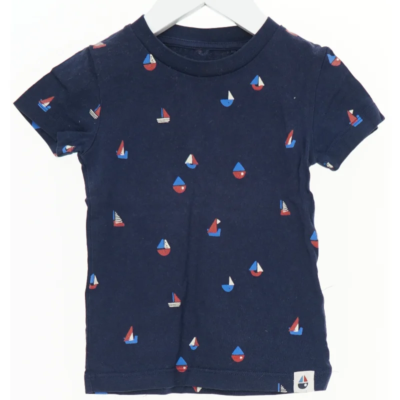 Børne T-shirt med bådmønster fra Next (str. 80)