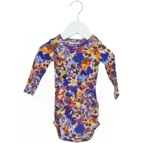 Blomstermønstret bodystocking fra Name It (str. 62)