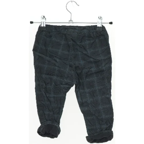 Børnebukser med ternet mønster fra H&M (str. 86)