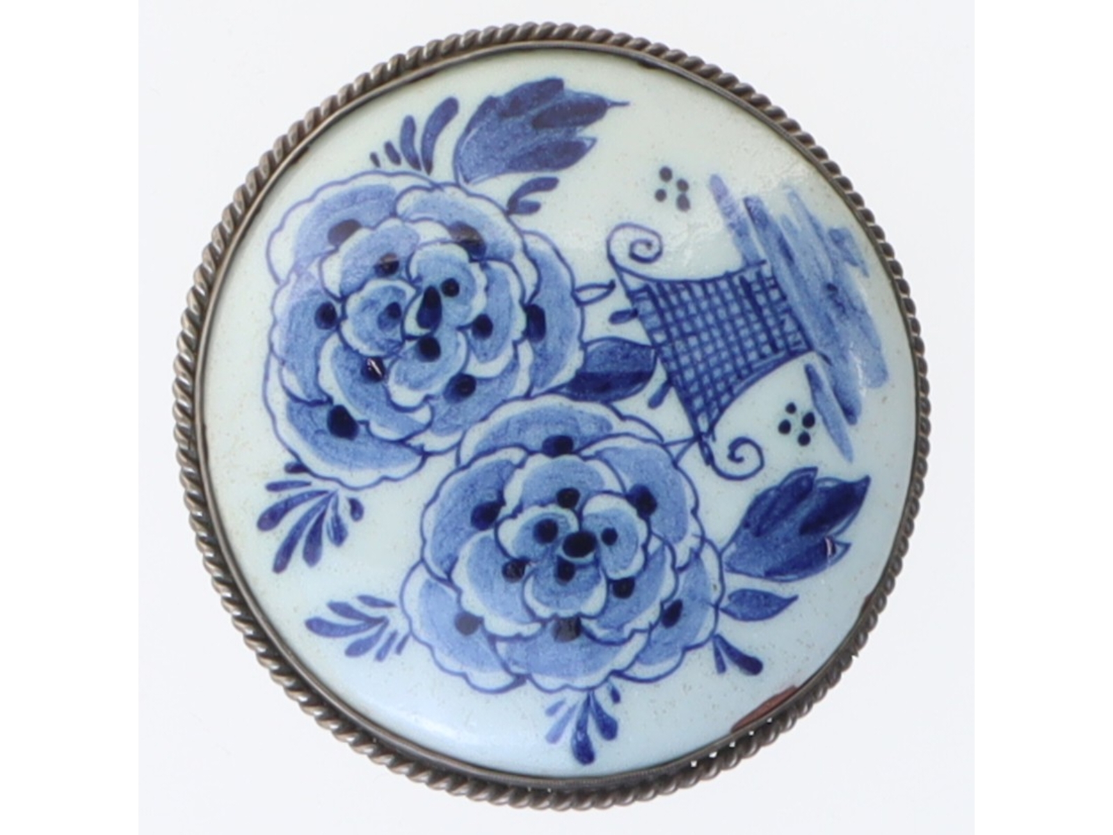 Blåt og hvidt porcelænsbroche (str. Ø 5 cm)