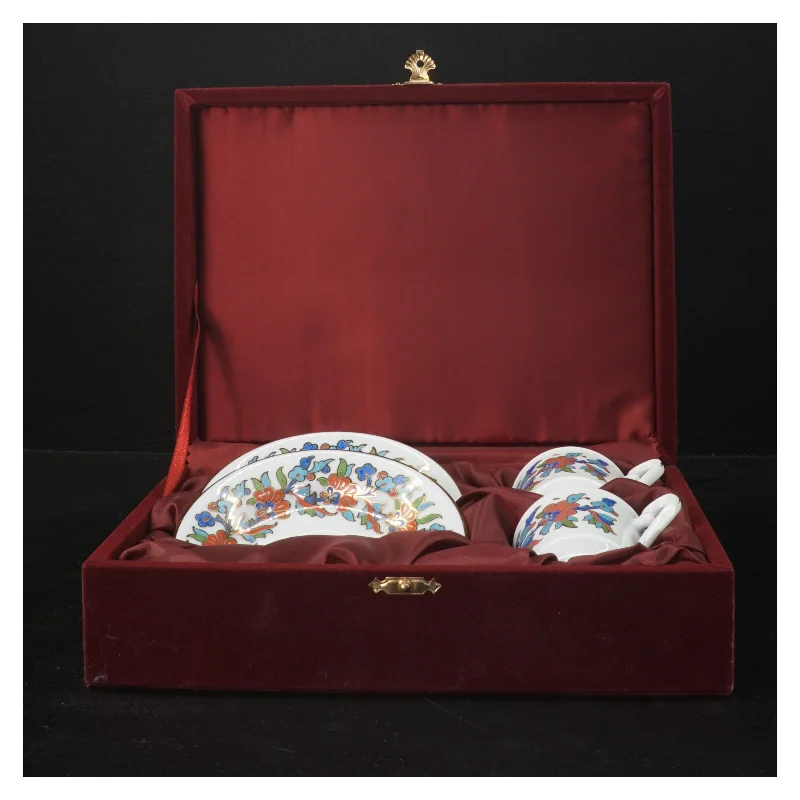 Porcelæns kaffekop sæt med tallerkener fra Kutahya (str. Ø 11,5& 5,5 cm)