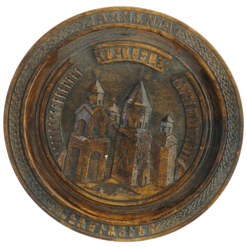 Dekorativ trævægplatte med kirke (str. Ø 30 cm)