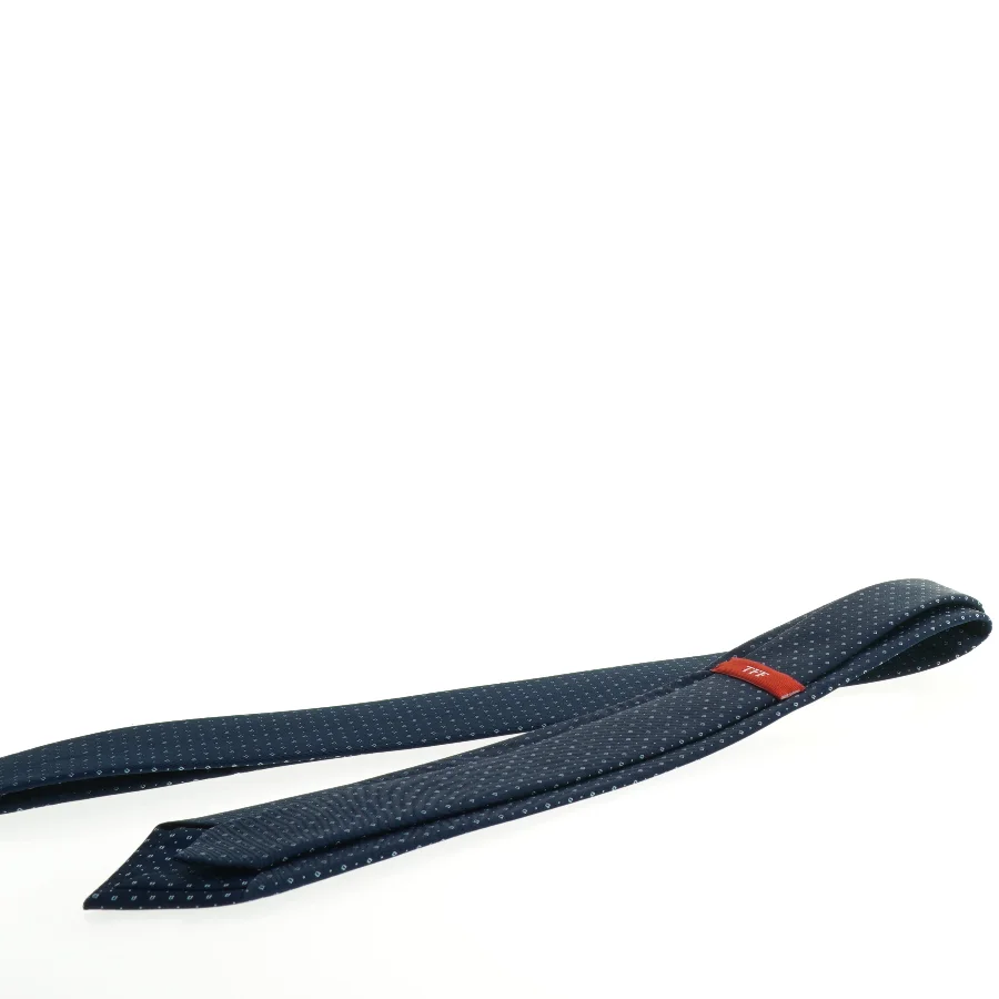 Mørkeblåt slips med prikker fra Tff (str. 142 x. 7 cm)