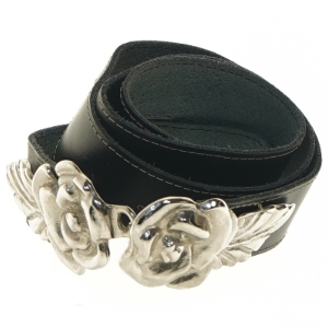 Læderbælte med blomstermotiv (str. 112 cm)