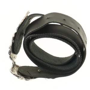 Læderbælte med blomstermotiv (str. 112 cm)